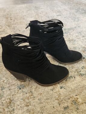 Fergalicious Black Suede Fringe Strappy Ankle Bootie Boho Stacked Block Heel 6.5